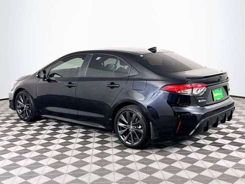 Used 2025 Toyota Corolla SE FWD image 6