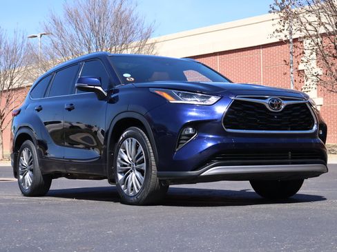 Used 2021 Toyota Highlander Platinum image 1