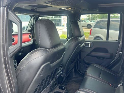 Used 2021 Jeep Gladiator Rubicon AWD/4WD image 18