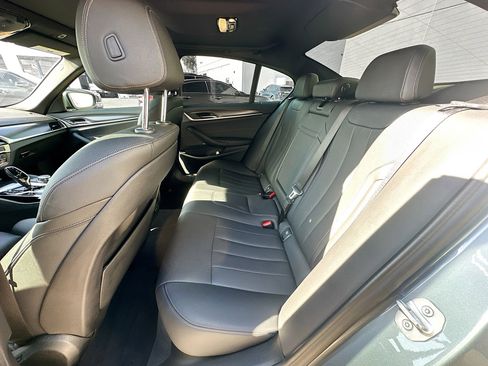 Used 2022 BMW 530i w/ M Sport Package image 28