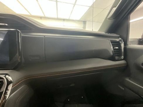 Used 2024 GMC Sierra 2500 AT4 w/ AT4 Premium Plus Package AWD/4WD image 9