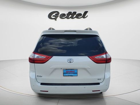 Used 2017 Toyota Sienna XLE w/ XLE Navigation Package FWD image 5