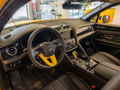Used 2023 Bentley Bentayga Extended Wheelbase AWD/4WD image 9