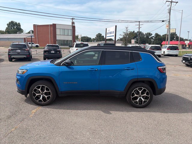 Used 2025 Jeep Compass Limited AWD/4WD image 3