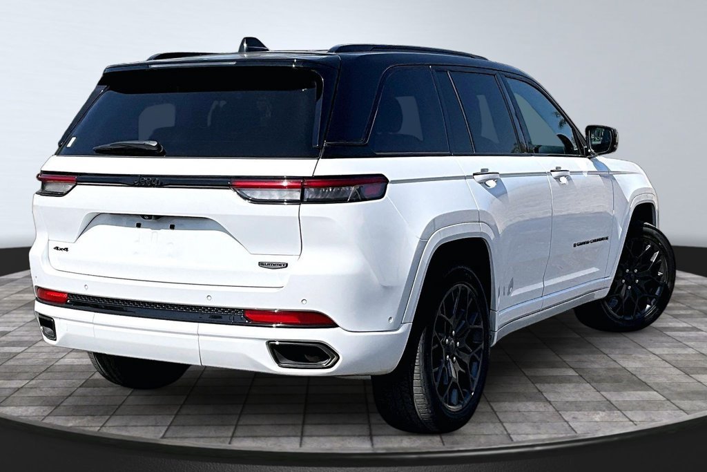 Used 2025 Jeep Grand Cherokee Summit w/ Obsidian Package AWD/4WD image 22