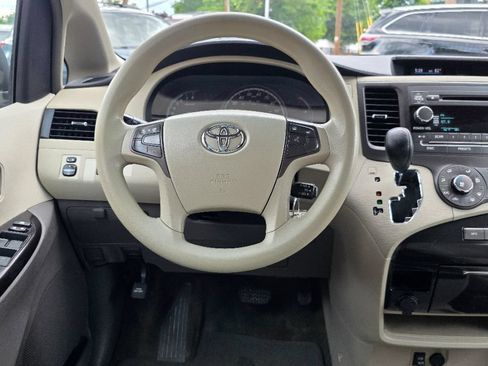 Used 2011 Toyota Sienna LE w/ Towing Pkg FWD image 15