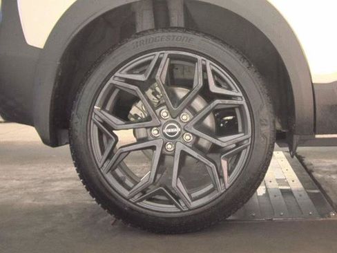 Certified 2025 Nissan Kicks SR FWD image 24