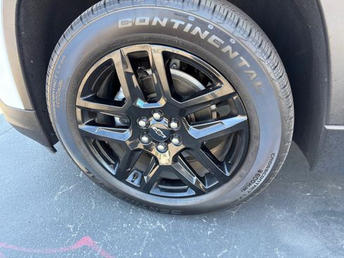 Used 2023 Chevrolet Traverse LT image 39