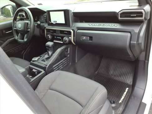 Used 2024 Toyota Tacoma SR AWD/4WD image 19