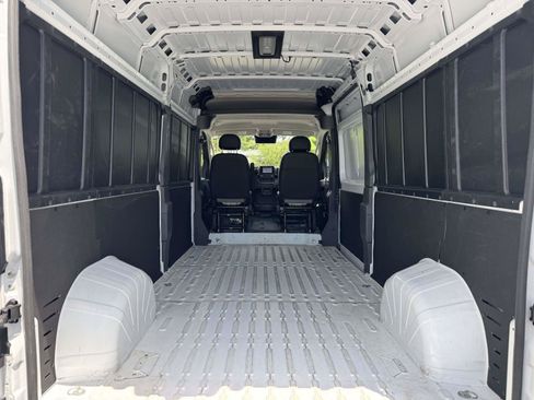 Used 2026 RAM ProMaster 2500 w/ Convenience Group FWD image 9
