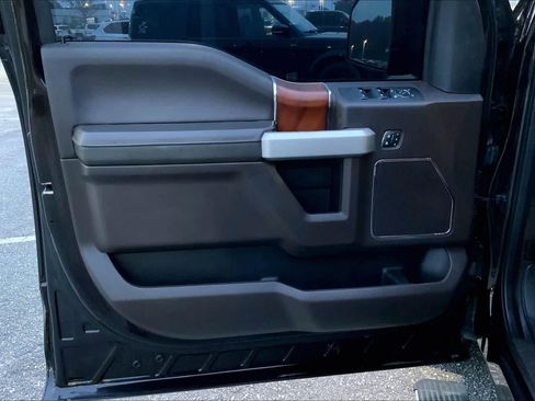 Used 2019 Ford F150 King Ranch w/ Equipment Group 601A Luxury AWD/4WD image 21