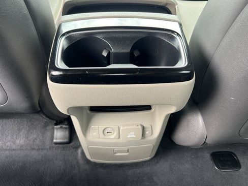 Used 2015 Kia Sedona SX FWD image 13