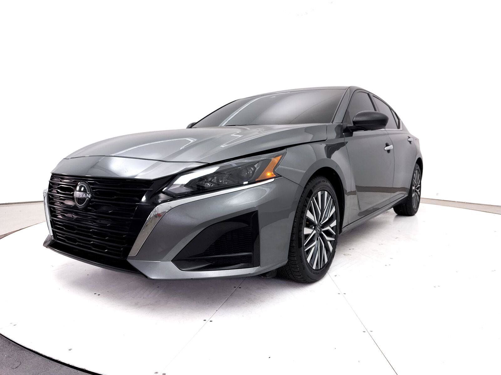 Used 2024 Nissan Altima 2.5 SV FWD image 11