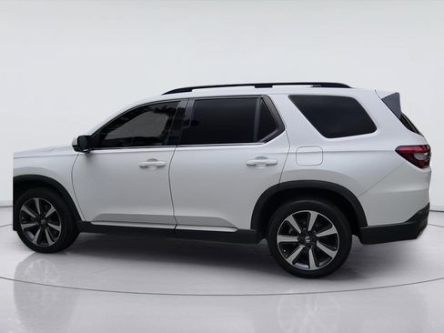 Used 2023 Honda Pilot Touring image 6