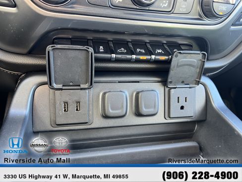 Used 2017 Chevrolet Silverado 1500 LTZ Z71 w/ Realtree Edition image 18