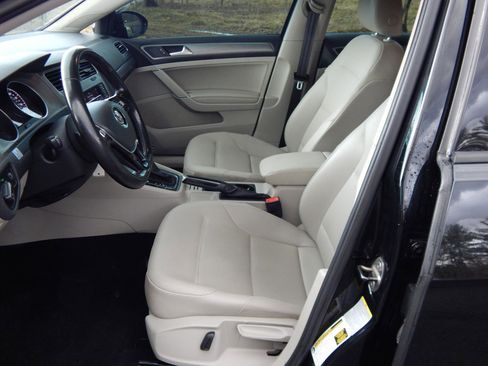 Used 2015 Volkswagen Golf TDI S image 10