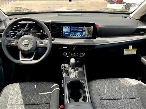 New 2025 Nissan Kicks SV image 5