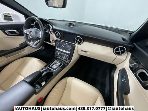 Used 2020 Mercedes-Benz SLC 300 w/ Premium Package image 17