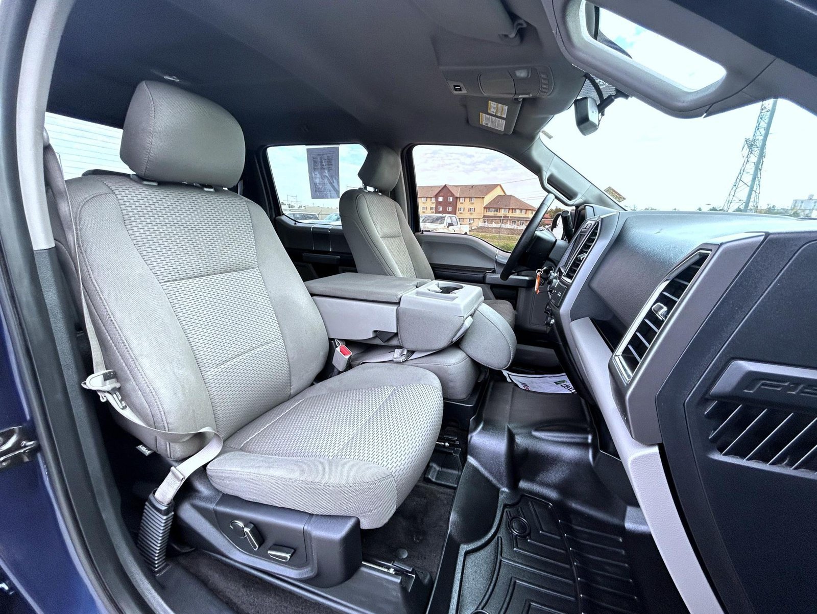 Used 2015 Ford F150 XLT w/ Equipment Group 302A Luxury AWD/4WD image 19