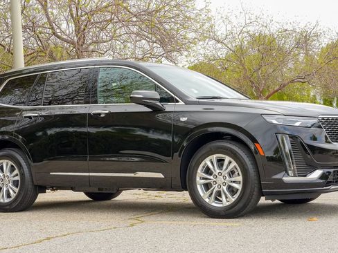 Certified 2025 Cadillac XT6 Luxury image 7