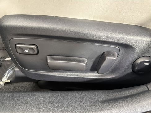 Used 2018 Toyota Avalon Limited w/ Carpet Mat Package FWD image 18