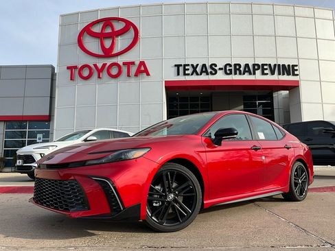 New 2026 Toyota Camry Hybrid image 2