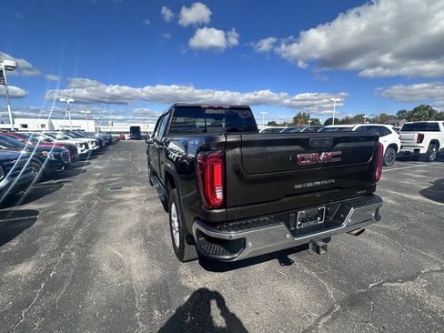 Used 2021 GMC Sierra 2500 SLT w/ SLT Preferred Package image 3