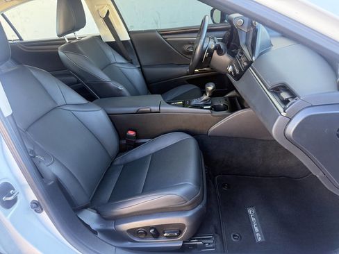 Used 2024 Lexus ES 300h w/ Premium Package image 16
