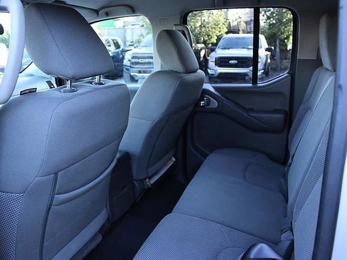 Used 2019 Nissan Frontier SV AWD/4WD image 14