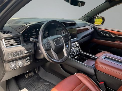 Used 2023 GMC Yukon Denali Ultimate AWD/4WD image 19