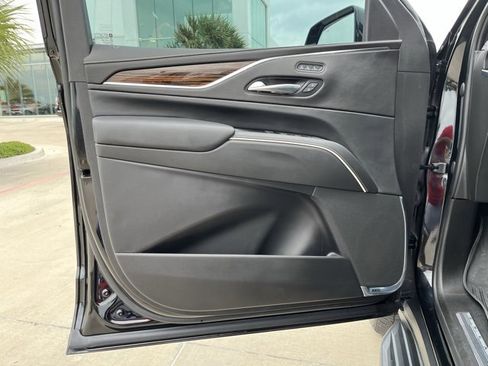 Used 2023 Cadillac Escalade ESV Premium Luxury image 32