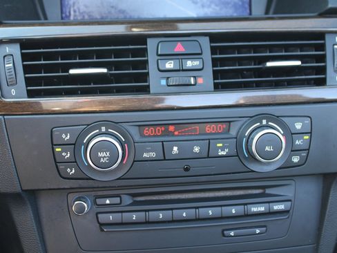 Used 2013 BMW 335i Convertible image 27