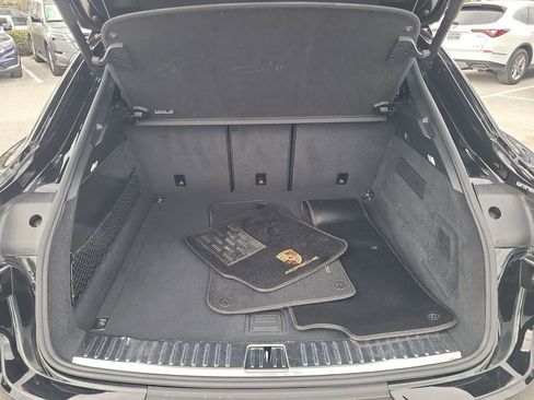 Used 2022 Porsche Cayenne Coupe image 19