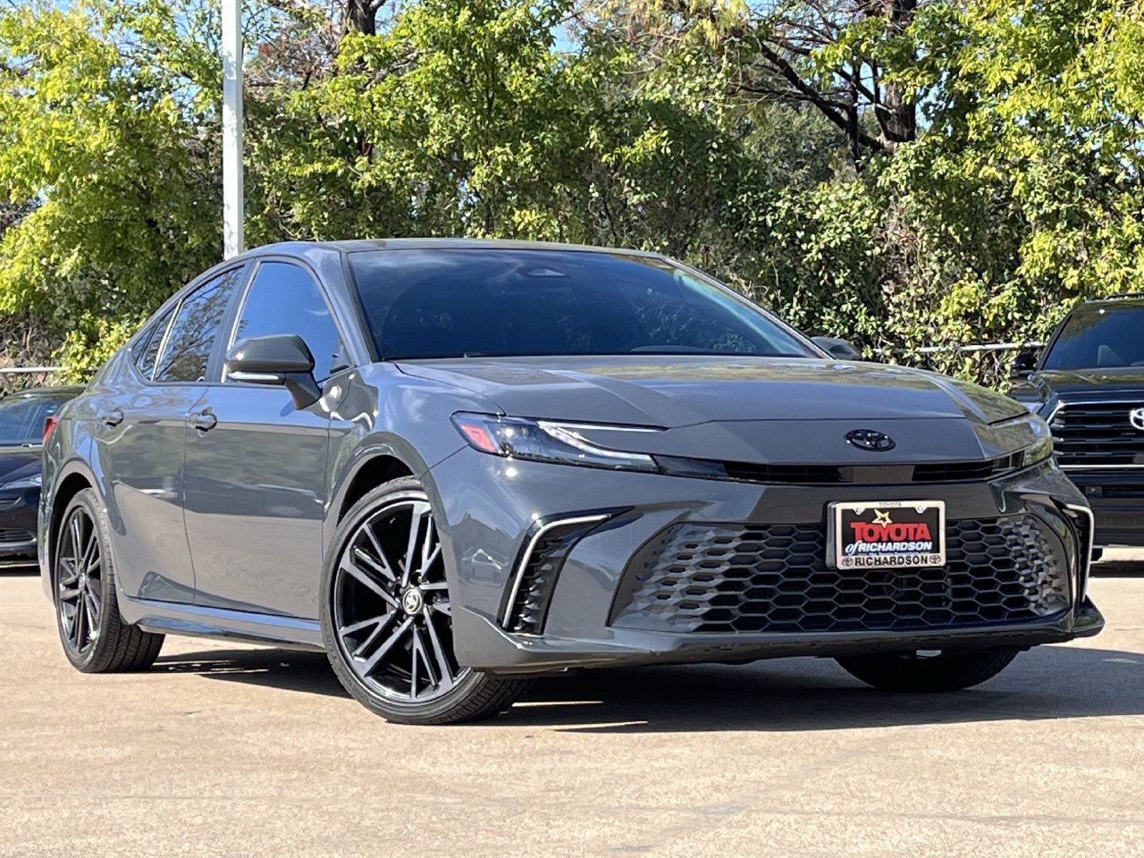 Used 2025 Toyota Camry XSE FWD image 2
