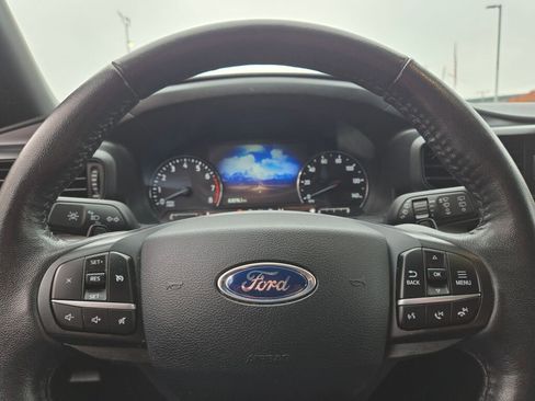 Used 2020 Ford Explorer XLT image 30