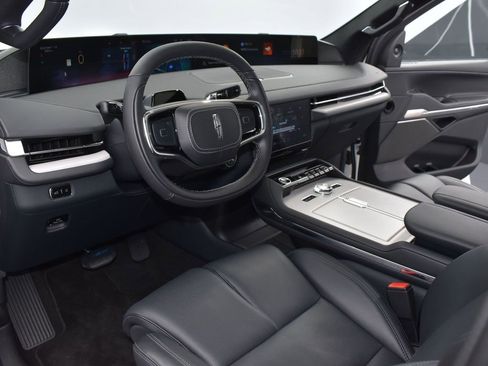 New 2025 Lincoln Navigator L Reserve w/ Jet Appearance Package image 16