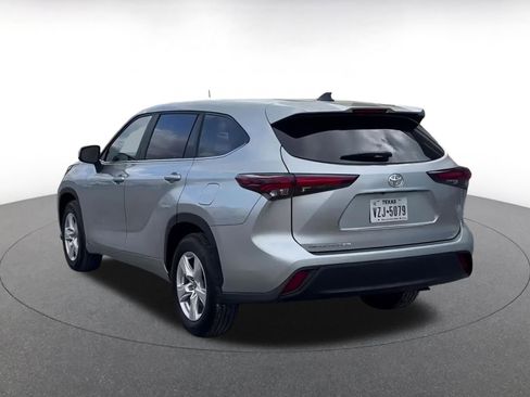 Used 2025 Toyota Highlander LE image 11