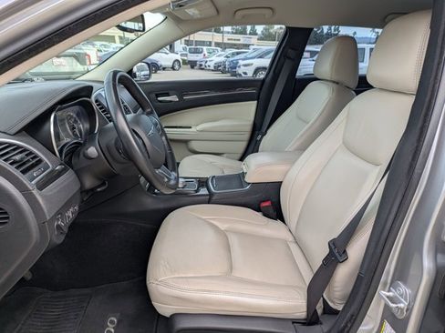 Used 2017 Chrysler 300 Limited image 15