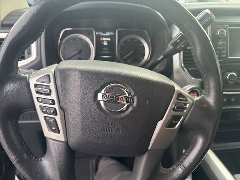 Used 2017 Nissan Titan SV AWD/4WD image 11