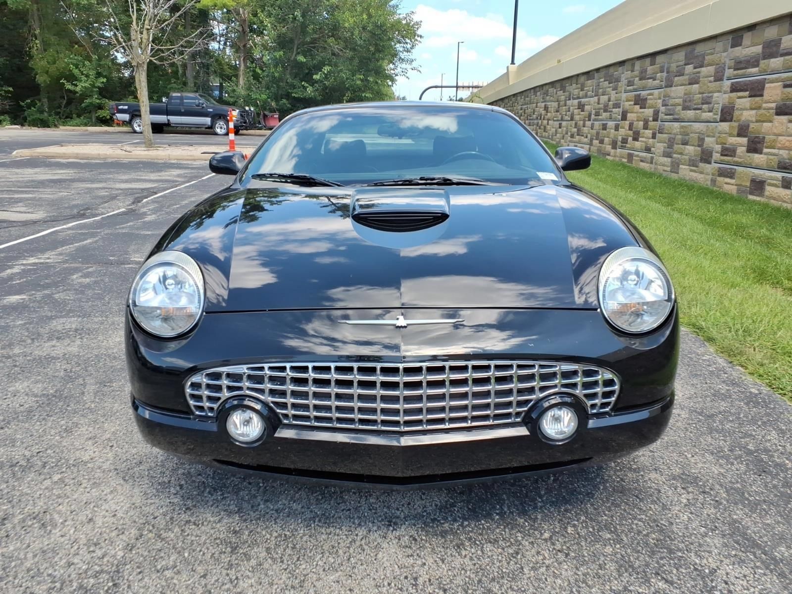 Used 2003 Ford Thunderbird RWD image 3