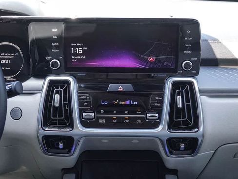 Certified 2023 Kia Sorento SX Prestige AWD/4WD image 12