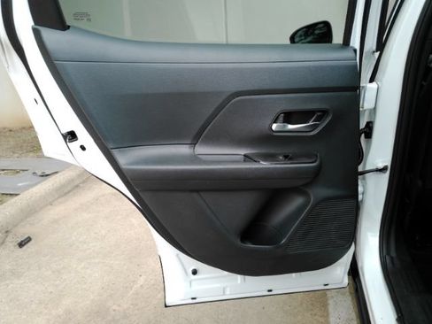Used 2025 Nissan Kicks SV FWD image 16