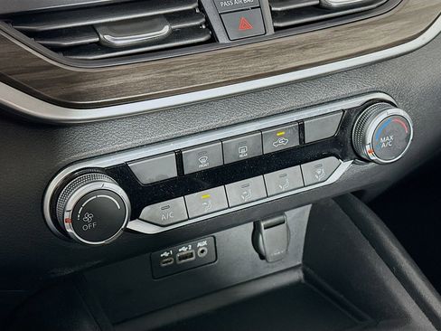 Used 2025 Nissan Altima 2.5 SV image 23