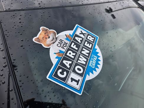 Used 2016 Toyota Camry SE image 2