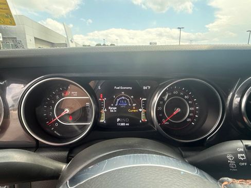 Used 2022 Jeep Wrangler Unlimited Rubicon w/ Dual Top Group AWD/4WD image 18