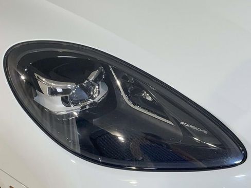 Certified 2020 Porsche Macan AWD/4WD image 11