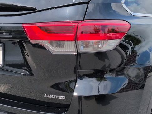 Used 2019 Toyota Highlander Limited Platinum FWD image 12