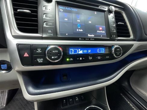 Used 2017 Toyota Highlander Limited Platinum AWD/4WD image 18
