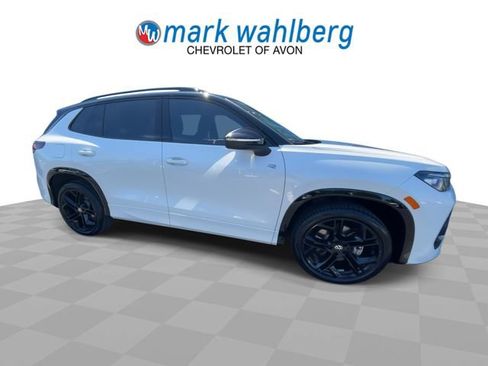 Used 2025 Volkswagen Tiguan SE R-Line AWD/4WD image 9