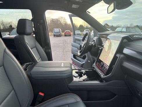 Used 2025 GMC Yukon AT4 image 13